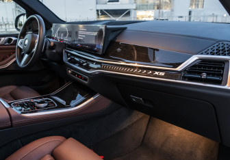Подержанный автомобиль BMW X5 2023 года (15 фото)