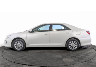 Подержанный автомобиль Toyota Camry Sedan 2015 года (8 фото)