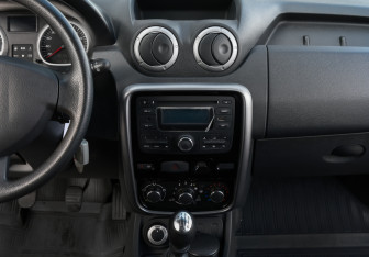 Подержанный автомобиль Renault Duster 2012 года (13 фото)