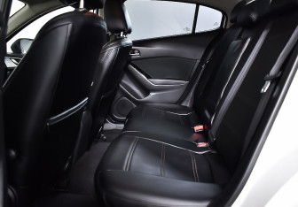 Подержанный автомобиль Mazda 3 Sedan 2018 года (12 фото)