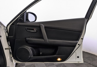 Подержанный автомобиль Mazda 6 Liftback 2012 года (24 фото)