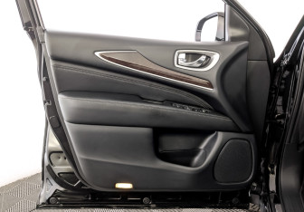 Подержанный автомобиль Infiniti QX60 2019 года (19 фото)