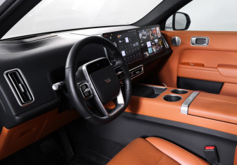 Подержанный автомобиль LiXiang L7 2024 года (15 фото)