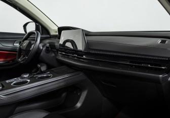 Подержанный автомобиль Changan UNI-S 2024 года (9 фото)