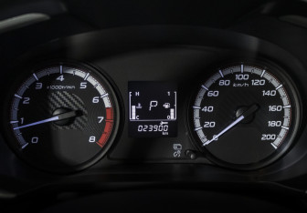 Подержанный автомобиль Mitsubishi Xpander 2023 года (16 фото)