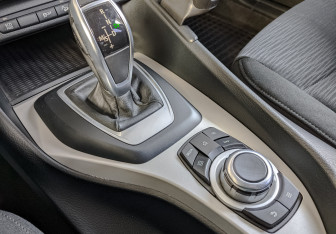 Подержанный автомобиль BMW X1 2014 года (25 фото)