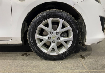 Подержанный автомобиль Mazda 3 Sedan 2010 года (17 фото)