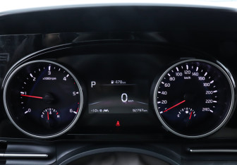 Подержанный автомобиль Kia Carnival 2020 года (11 фото)