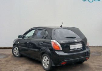 Подержанный автомобиль Kia Rio Hatchback 2011 года (7 фото)