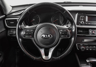 Подержанный автомобиль Kia Optima Sedan 2017 года (17 фото)