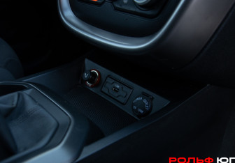 Подержанный автомобиль FAW Besturn X80 2019 года (17 фото)