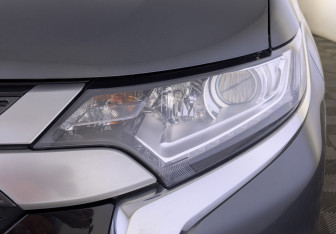 Подержанный автомобиль Mitsubishi Outlander 2019 года (11 фото)