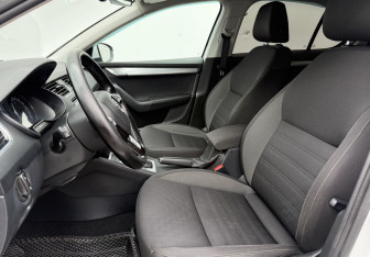 Подержанный автомобиль Skoda Octavia Liftback 2017 года (10 фото)