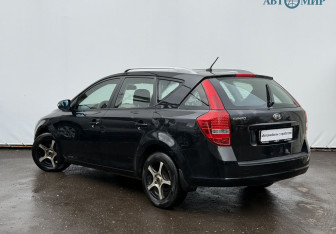 Подержанный автомобиль Kia Ceed Wagon 2012 года (7 фото)
