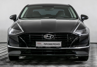 Подержанный автомобиль Hyundai Sonata 2022 года (2 фото)