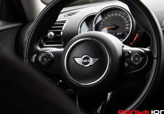Подержанный автомобиль MINI Clubman Wagon 2017 года (11 фото)