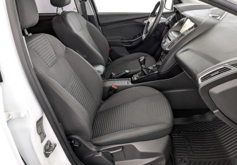 Подержанный автомобиль Ford Focus Wagon 2017 года (23 фото)