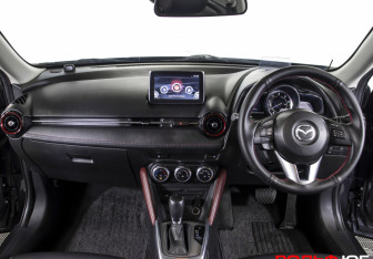 Подержанный автомобиль Mazda CX-3 2015 года (12 фото)