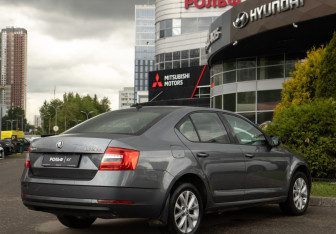 Подержанный автомобиль Skoda Octavia Liftback 2017 года (4 фото)