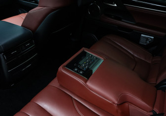 Подержанный автомобиль Lexus LX 2017 года (9 фото)