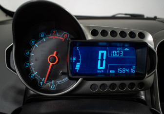 Подержанный автомобиль Chevrolet Aveo Sedan 2015 года (12 фото)