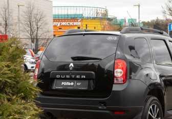 Подержанный автомобиль Renault Duster 2014 года (18 фото)