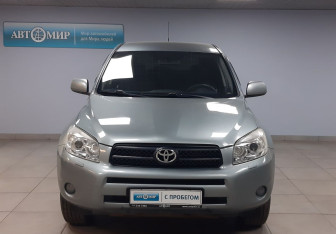 Подержанный автомобиль Toyota RAV4 2007 года (2 фото)