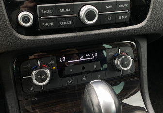 Подержанный автомобиль Volkswagen Touareg 2015 года (24 фото)