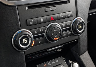 Подержанный автомобиль Land Rover Discovery 2016 года (21 фото)