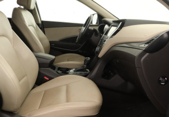 Подержанный автомобиль Hyundai Santa Fe 2017 года (7 фото)