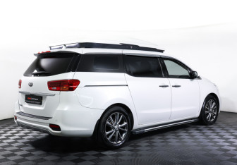 Подержанный автомобиль Kia Carnival 2019 года (5 фото)
