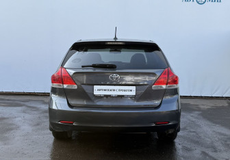 Подержанный автомобиль Toyota Venza 2010 года (6 фото)