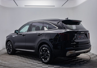 Подержанный автомобиль Kia Sorento 2024 года (7 фото)