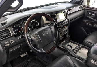 Подержанный автомобиль Lexus LX 2014 года (15 фото)
