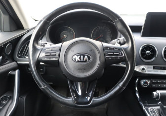 Подержанный автомобиль Kia Stinger 2019 года (13 фото)