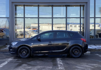 Подержанный автомобиль Opel Astra Hatchback 2014 года (8 фото)