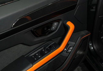 Подержанный автомобиль Lamborghini Urus 2025 года (24 фото)