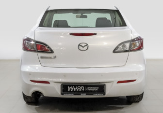 Подержанный автомобиль Mazda 3 Sedan 2012 года (6 фото)
