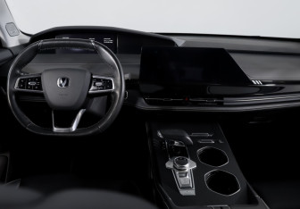 Подержанный автомобиль Changan UNI-K 2024 года (12 фото)