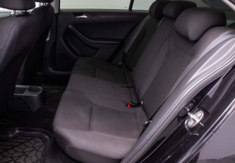 Подержанный автомобиль Volkswagen Jetta Sedan 2015 года (11 фото)