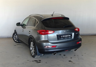 Подержанный автомобиль Infiniti EX 2012 года (7 фото)