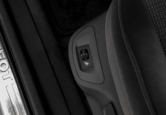 Подержанный автомобиль Peugeot 407 Sedan 2006 года (17 фото)
