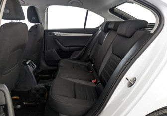 Подержанный автомобиль Skoda Octavia Liftback 2019 года (18 фото)