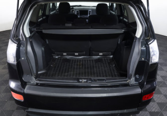 Подержанный автомобиль Mitsubishi Outlander 2007 года (9 фото)