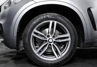 Подержанный автомобиль BMW X6 2018 года (27 фото)