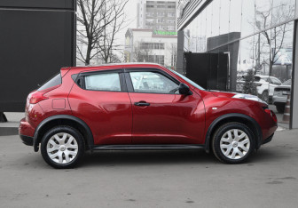 Подержанный автомобиль Nissan Juke 2011 года (4 фото)
