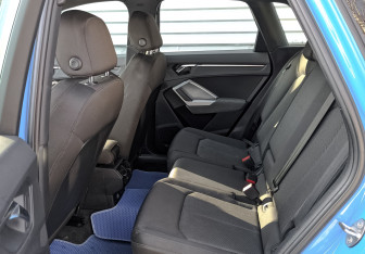 Подержанный автомобиль Audi Q3 2019 года (12 фото)