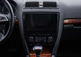 Подержанный автомобиль Skoda Octavia Wagon 2009 года (14 фото)