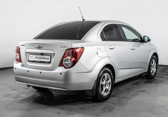 Подержанный автомобиль Chevrolet Aveo Sedan 2015 года (5 фото)