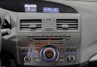 Подержанный автомобиль Mazda 3 Sedan 2012 года (17 фото)